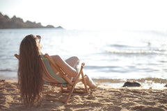 Sea and sun: taking care of your hair during the summer 